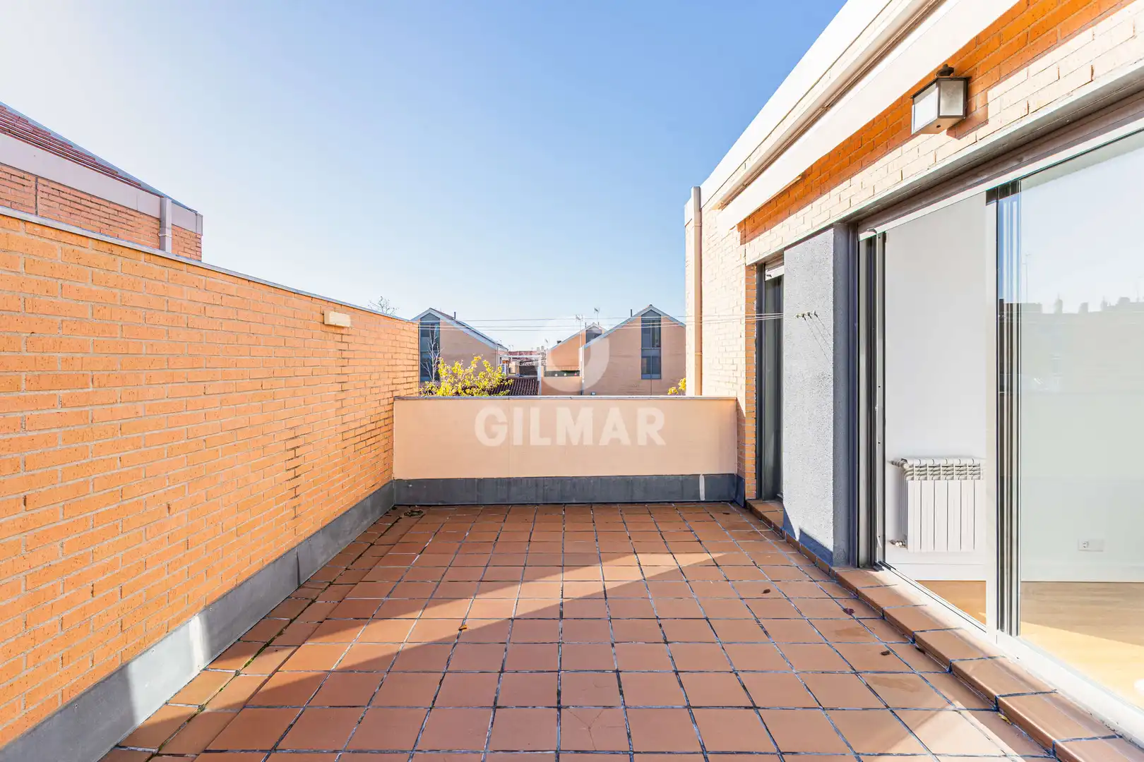 Terrasse von Einfamilien-Reihenhaus zum Verkauf in Leganés mit Heizung, Privatgarten und Schwimmbad