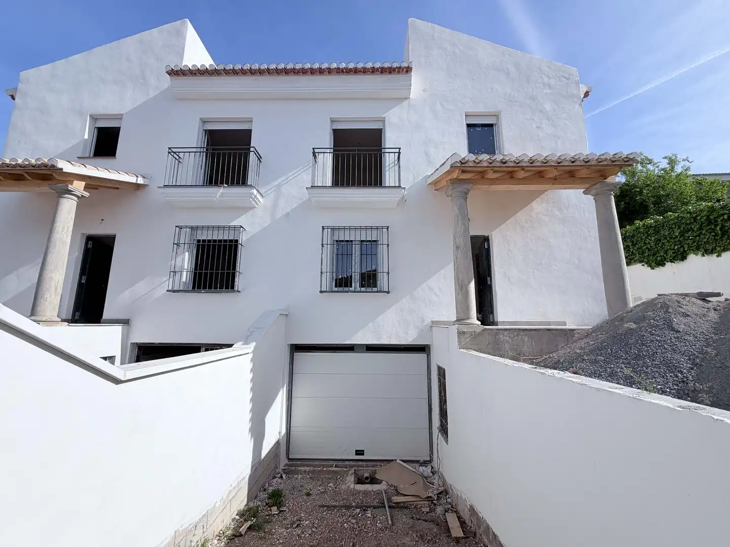 Vista exterior de Casa o xalet en venda en Padul amb Jardí privat, Piscina i Balcó