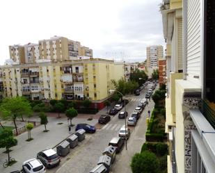 Vista exterior de Pis en venda en  Sevilla Capital amb Aire condicionat, Calefacció i Terrassa