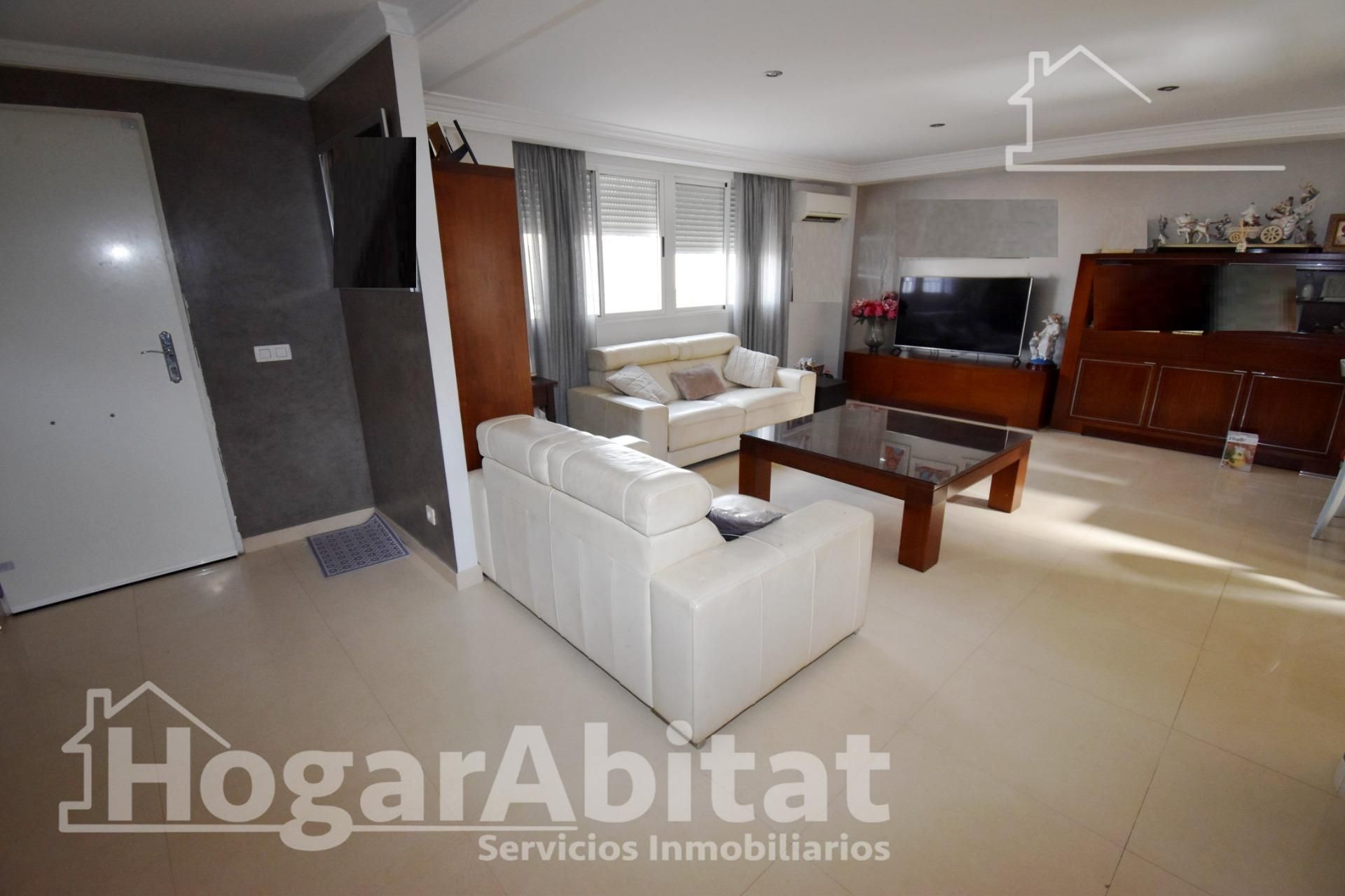 Sala d'estar de Casa adosada en venda en Burriana / Borriana amb Aire condicionat, Calefacció i Jardí privat