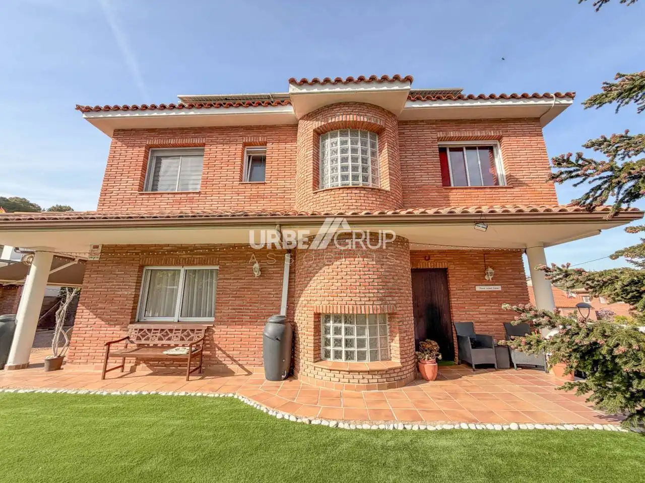 Vista exterior de Casa adosada en venda en Terrassa amb Calefacció, Jardí privat i Terrassa
