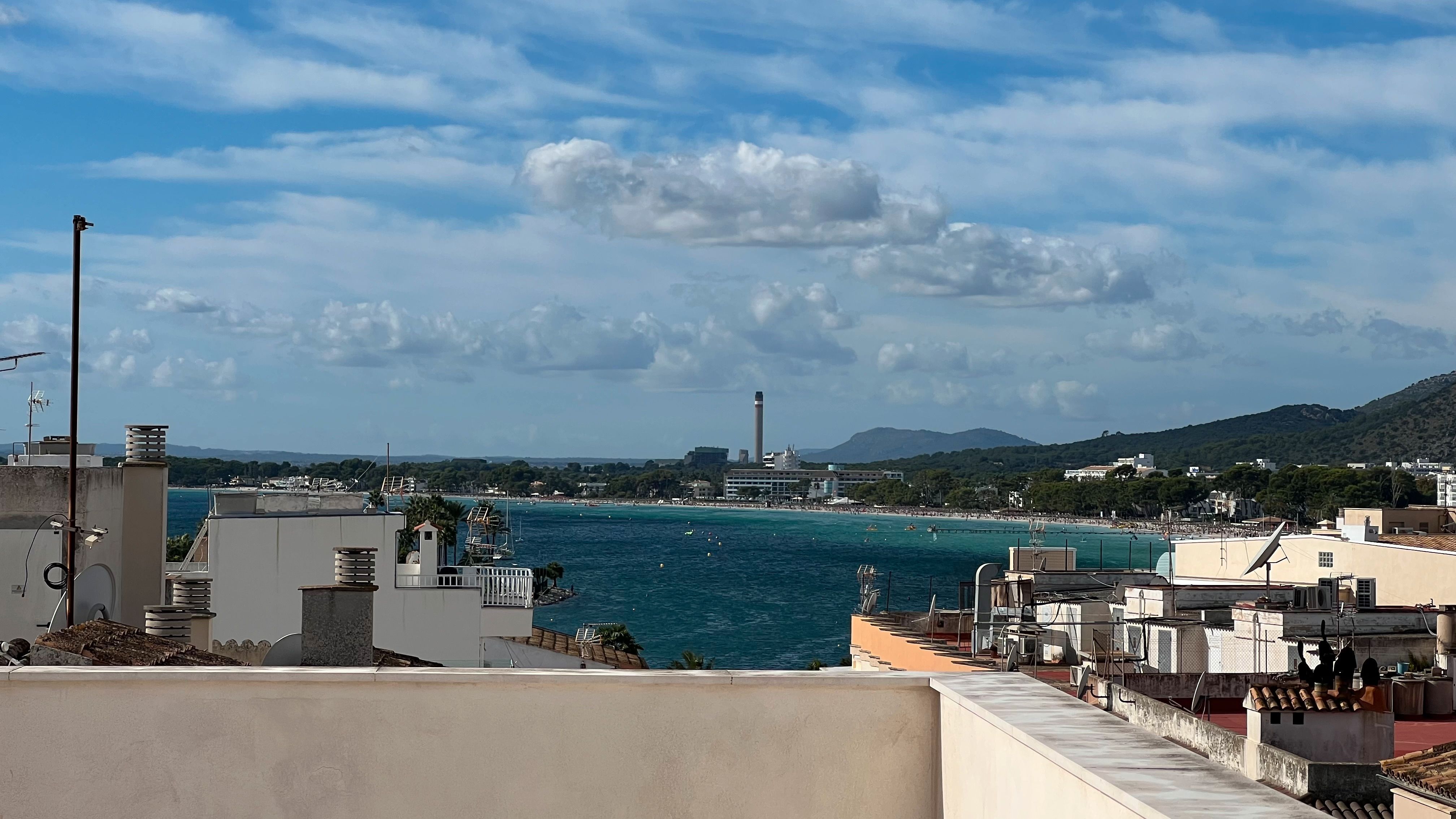 Vista exterior de Àtic en venda en Alcúdia amb Aire condicionat, Terrassa i Internet