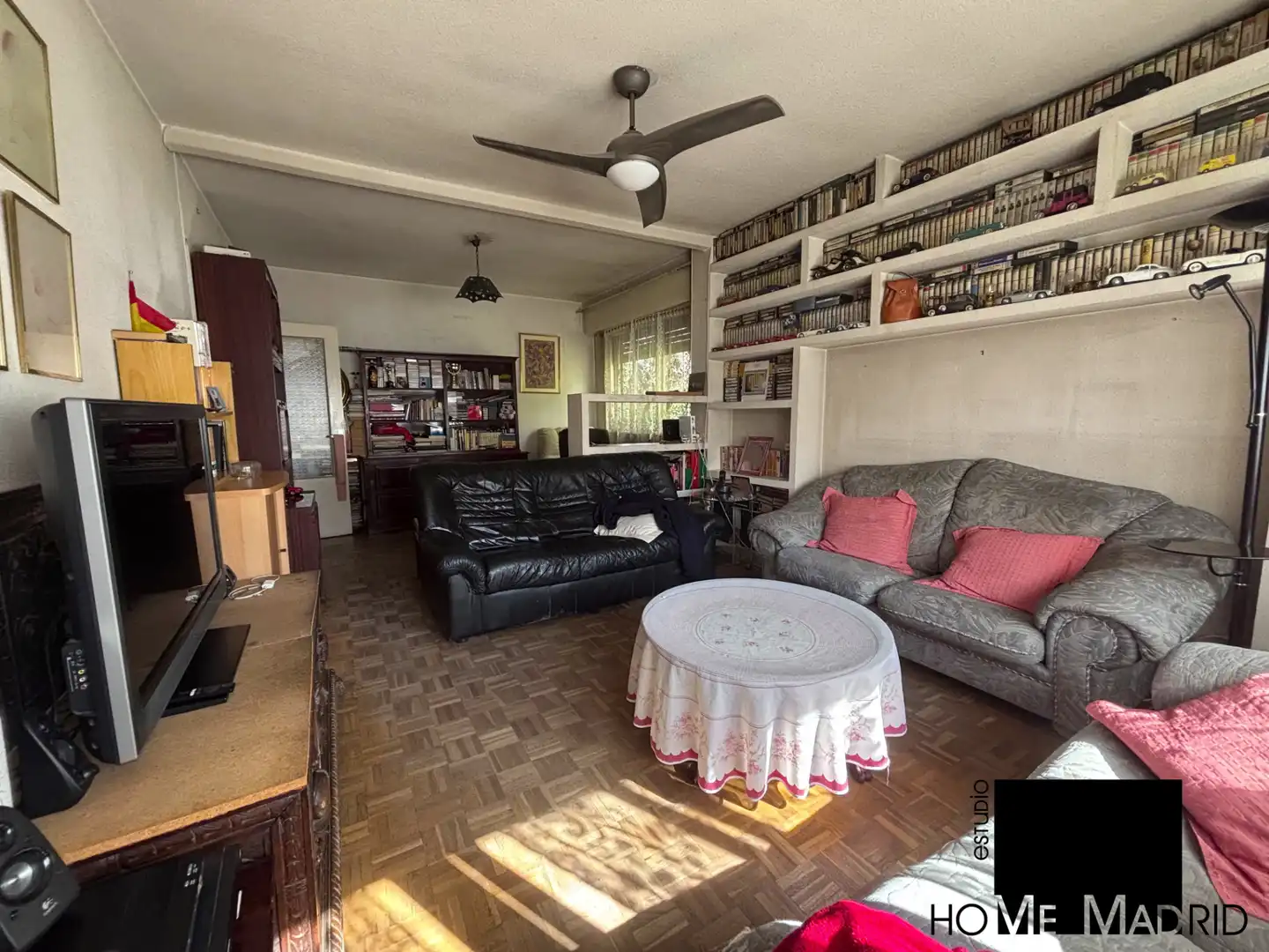 Sala de estar de Piso en venta en  Madrid Capital con Calefacción y Parquet