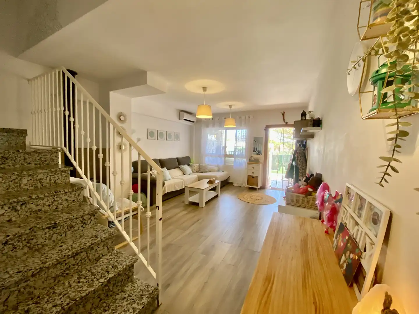 Sala de estar de Casa adosada en venta en Carboneras con Aire acondicionado, Calefacción y Amueblado