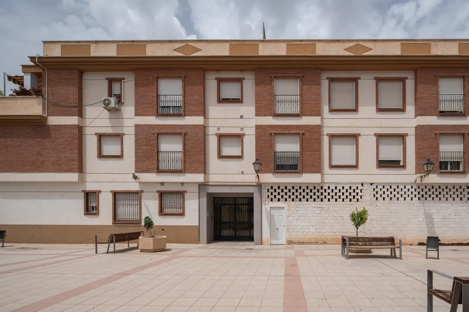 Vista exterior de Pis en venda en Cenes de la Vega amb Aire condicionat i Terrassa