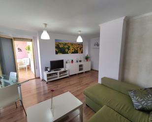 Sala d'estar de Pis de lloguer en Santa Pola amb Terrassa, Piscina i Balcó