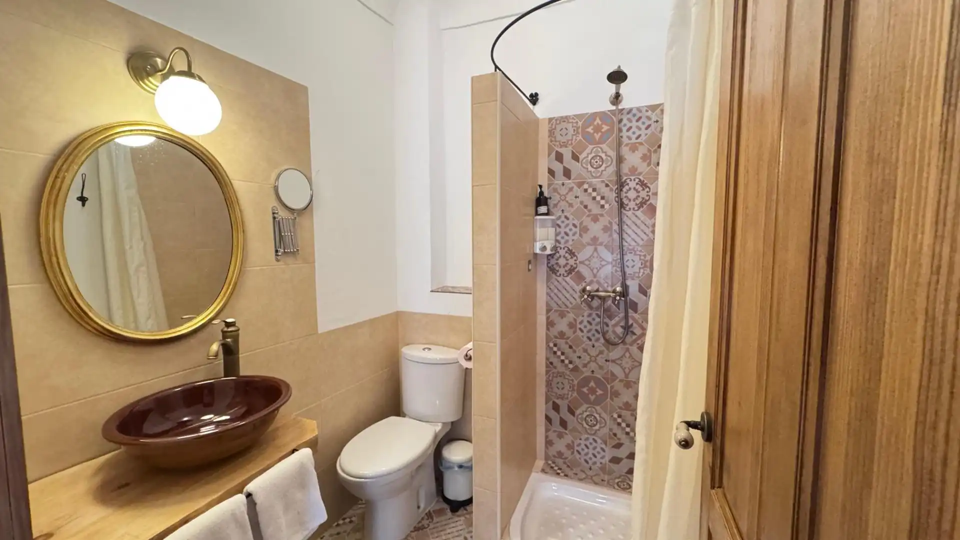 Bathroom of Houses for sale in Iznájar  with Air Conditioner, Heating and Terrace