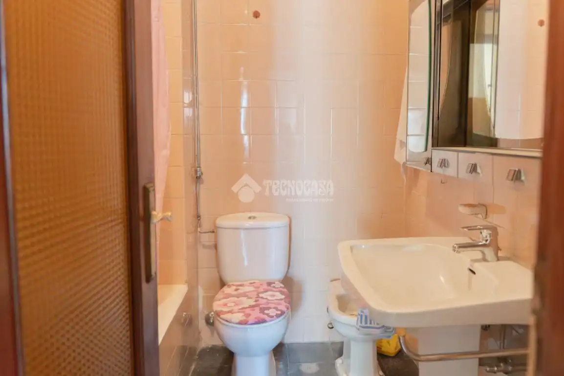 Baño de Piso en venta en Madrid con Calefacción y Terraza