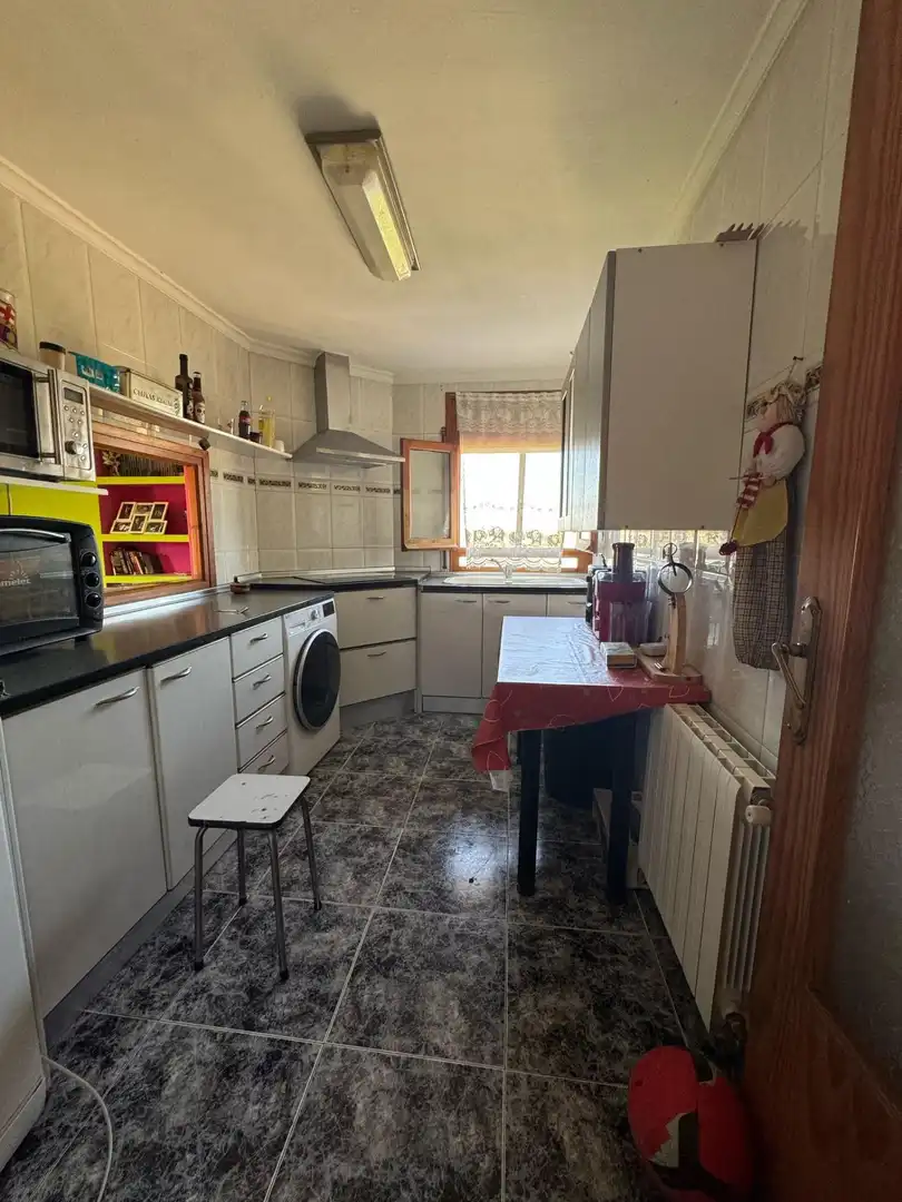 Cuina de Casa adosada en venda en Alcañiz amb Terrassa, Traster i Piscina comunitària
