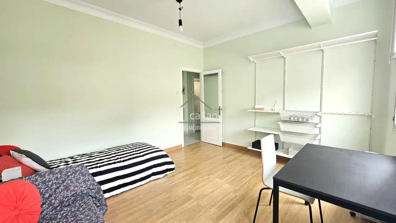 Bedroom of Flat for share in Ferrol  with Heating and Furnished
