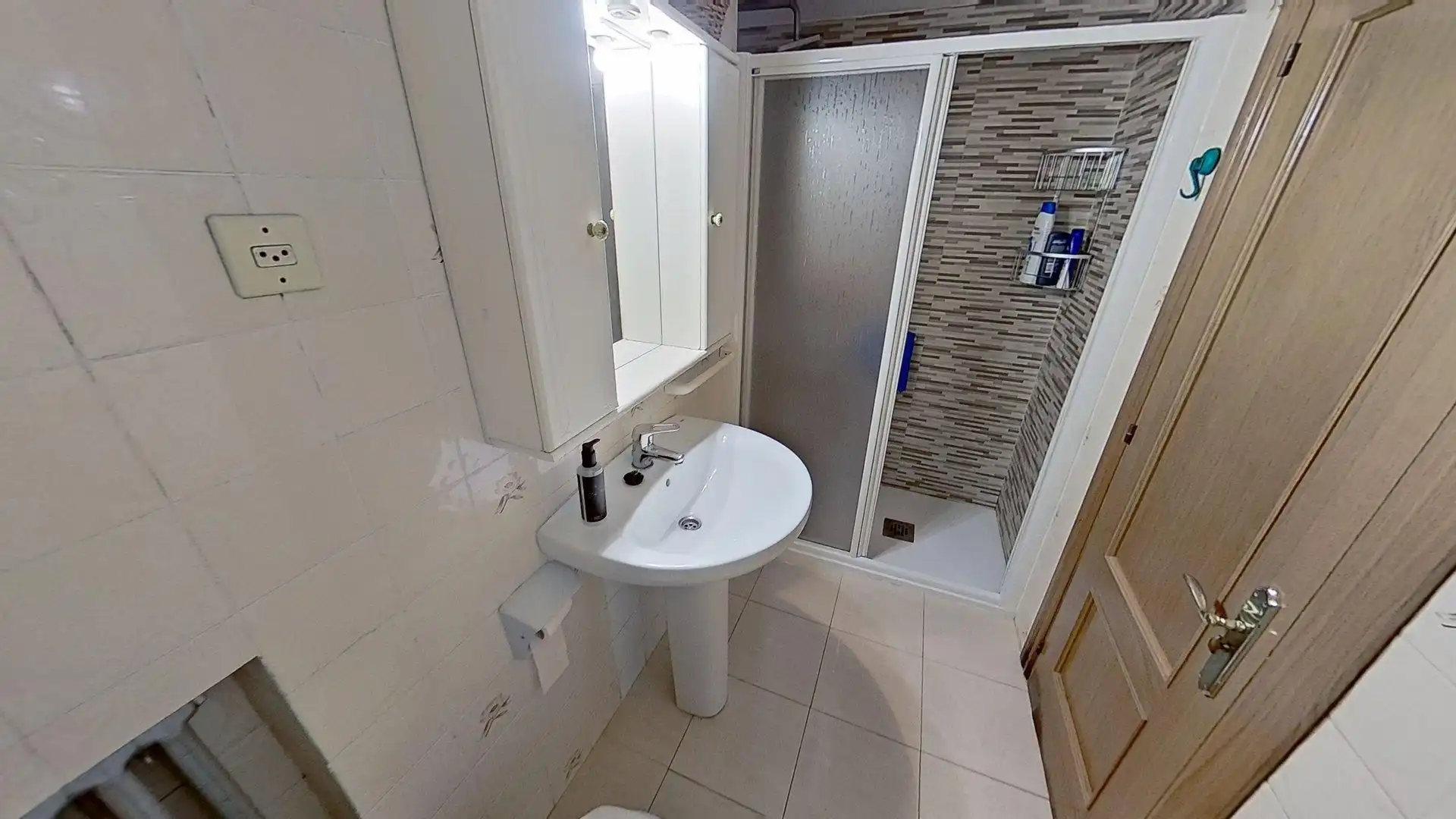 Badezimmer von Wohnung zum Verkauf in Gijón  mit Heizung, Parkett und Terrasse