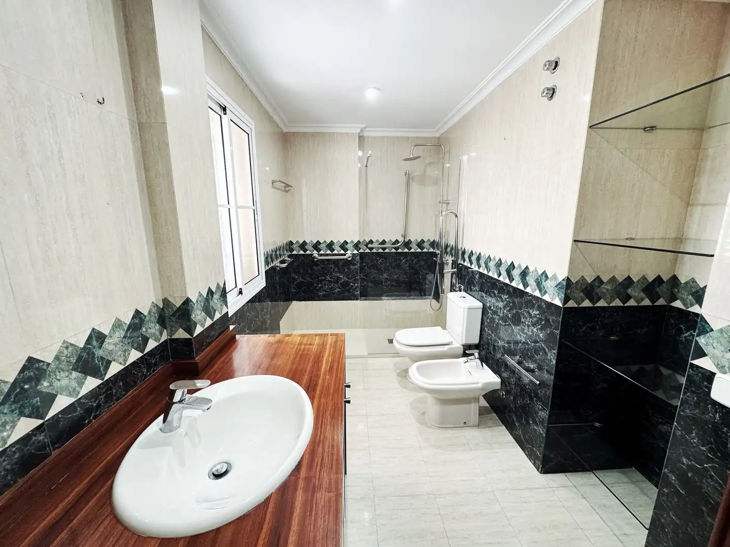 Bathroom of Detached homes for sale in Las Palmas de Gran Canaria  with Air Conditioner, Terrace and Storage room