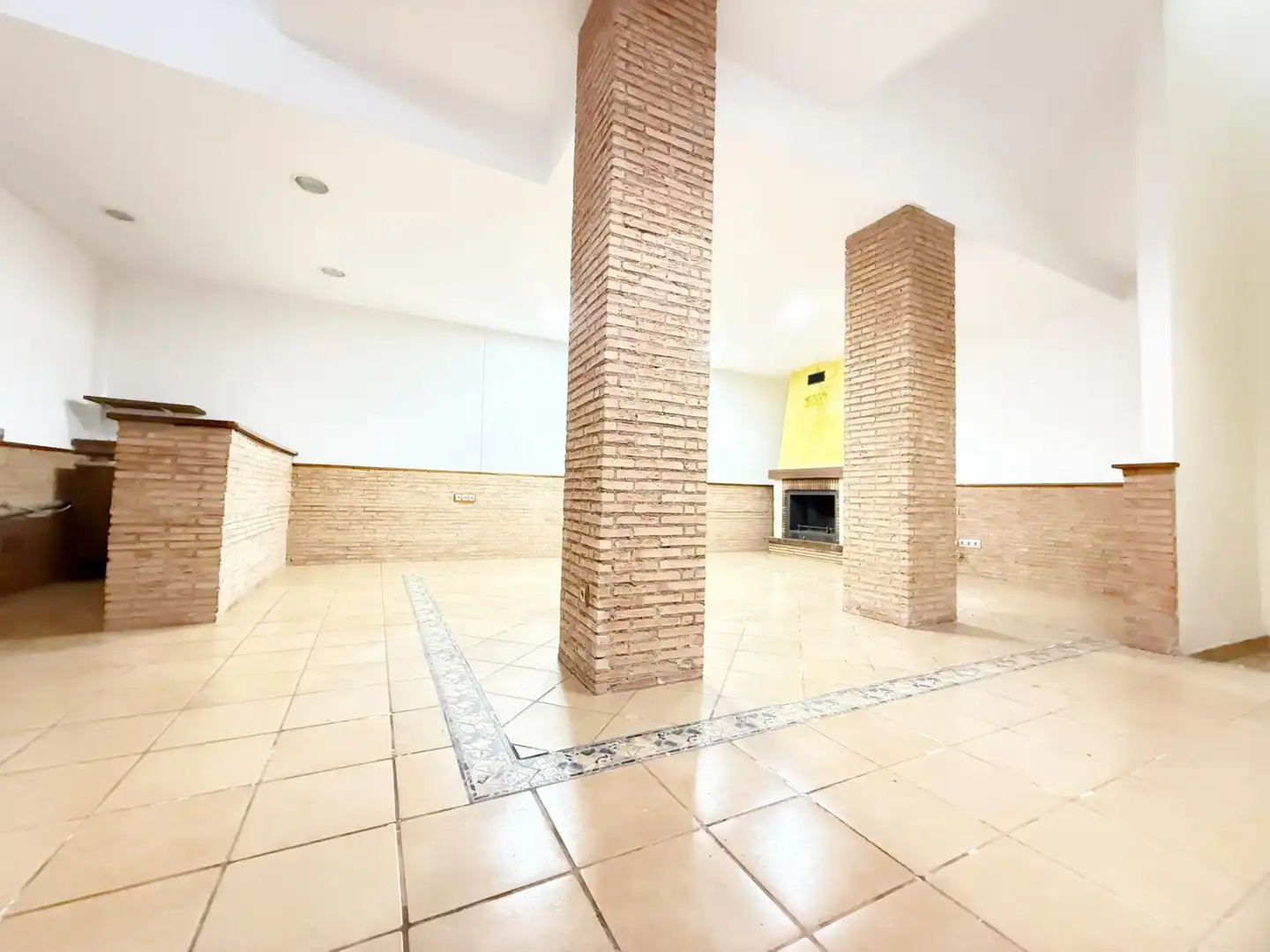 Casa adosada en venta en Almería con Terraza, Trastero y Balcón