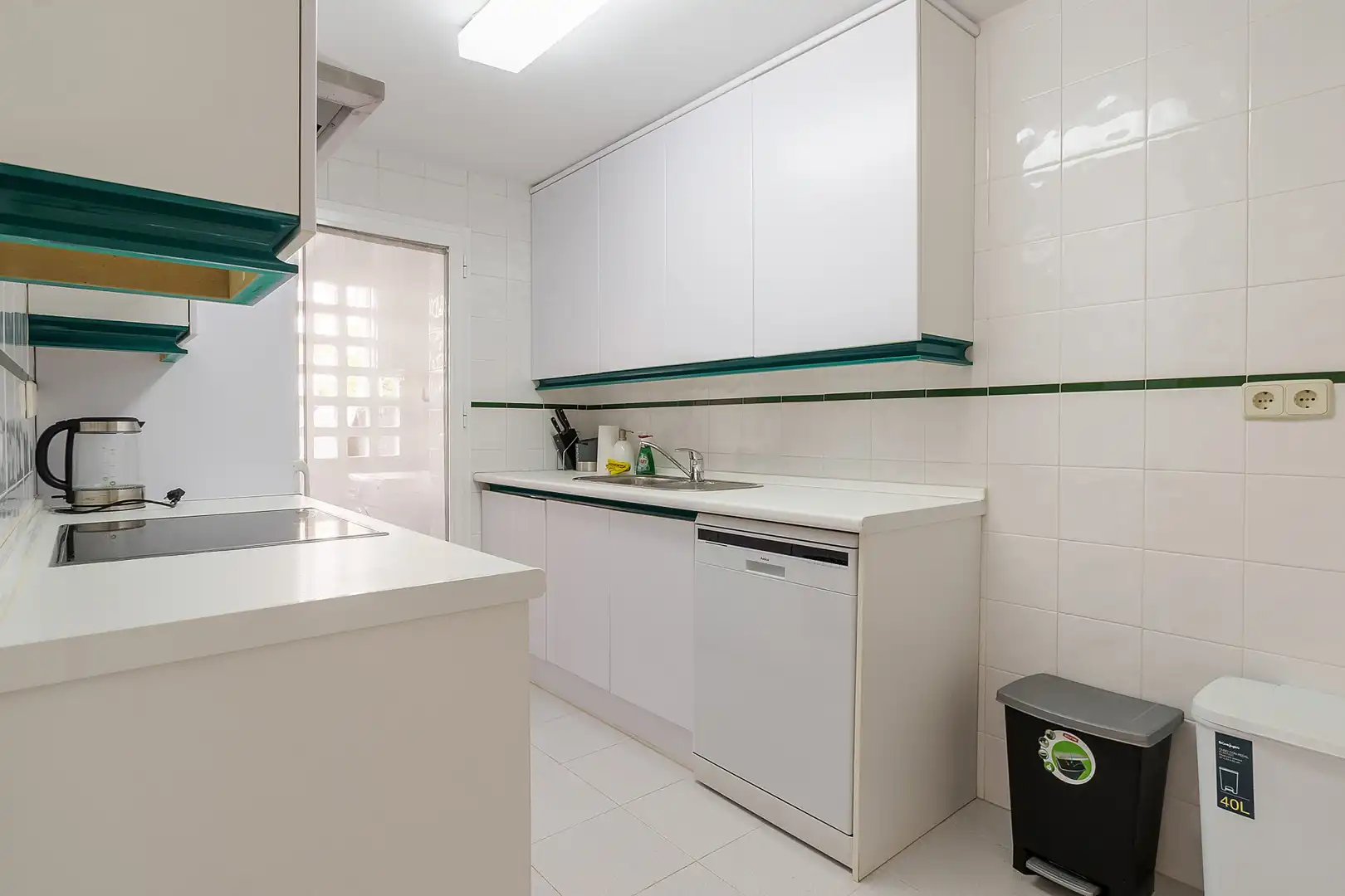 Cuina de Planta baixa de lloguer en Marbella amb Terrassa, Piscina i Piscina comunitària
