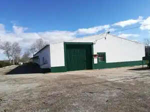 Außenansicht von Fabrikhallen zum Verkauf in Yuncos