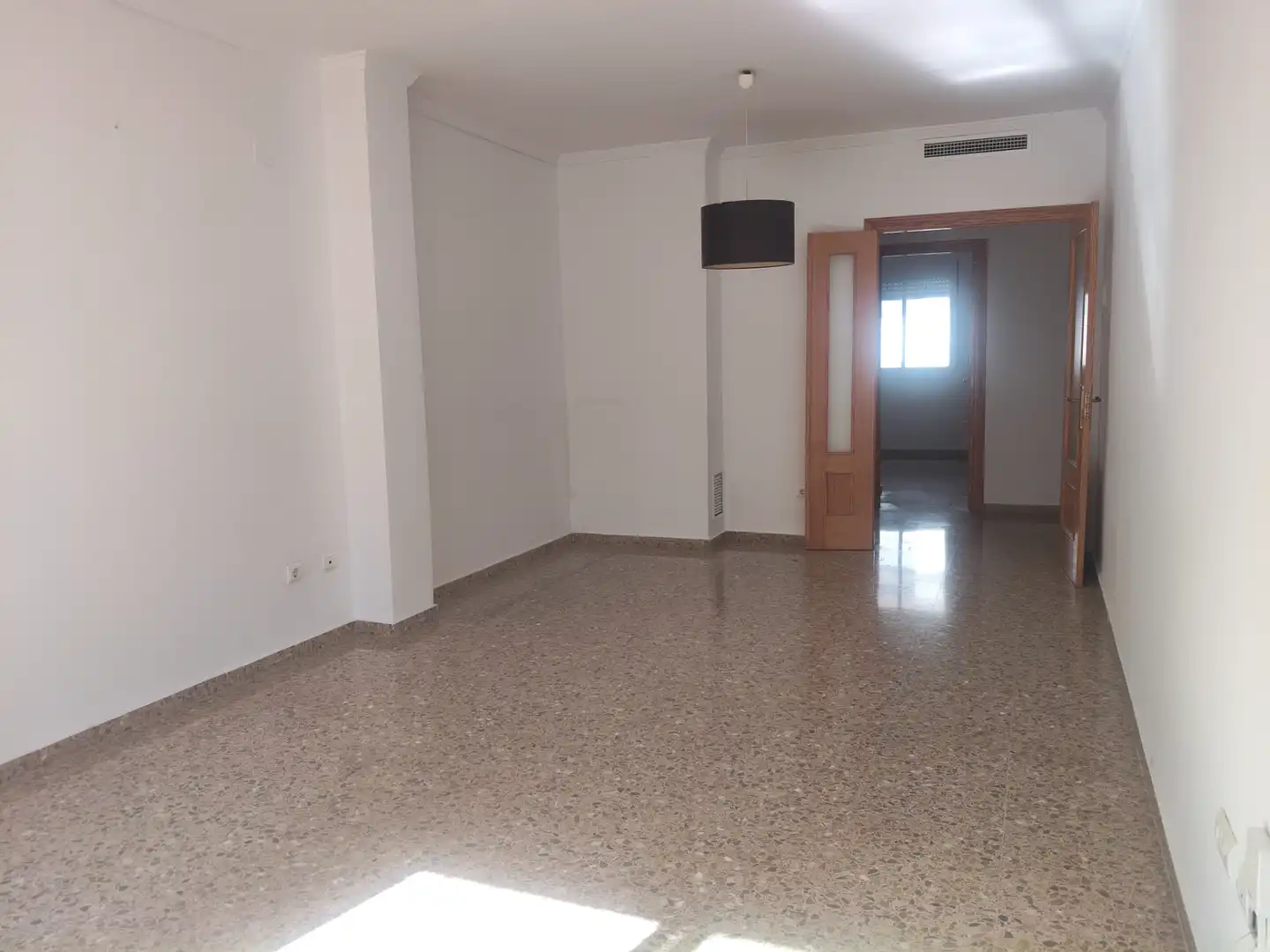 Sala de estar de Piso en venta en La Font d'en Carròs con Aire acondicionado, Balcón y Piscina comunitaria