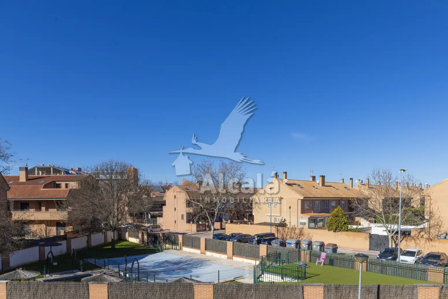 Vista exterior de Casa o xalet en venda en Alcalá de Henares amb Aire condicionat, Calefacció i Jardí privat