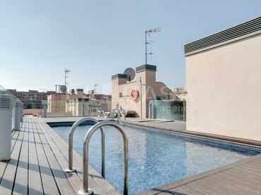 Flat with pool for sale in Sant Martí