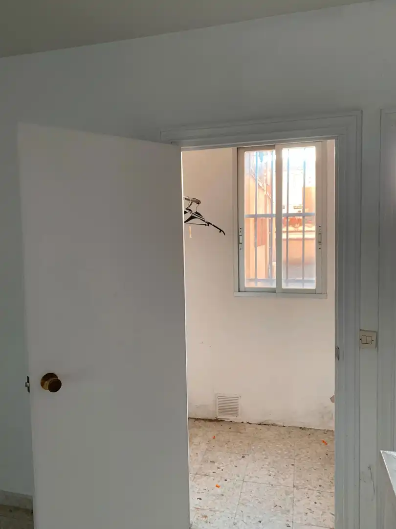 Schlafzimmer von Geschaftsraum zum Verkauf in La Adrada  mit Klimaanlage und Internet