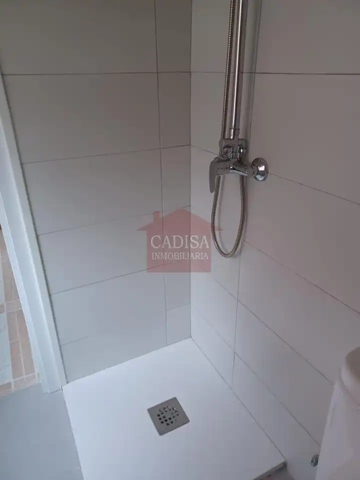Bany de Pis per a compartir en Salamanca amb Calefacció i Moblat