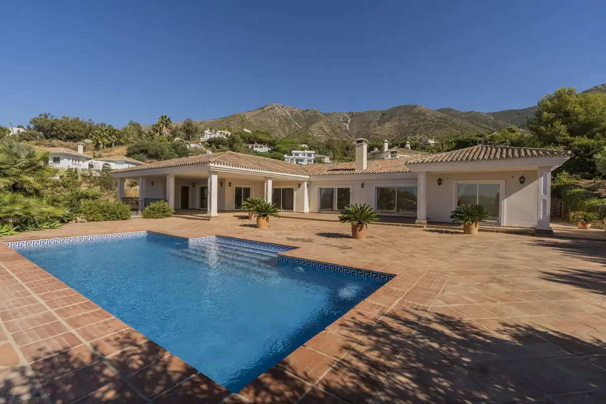 Vista exterior de Casa o chalet en venta en Mijas con Aire acondicionado, Calefacción y Jardín privado