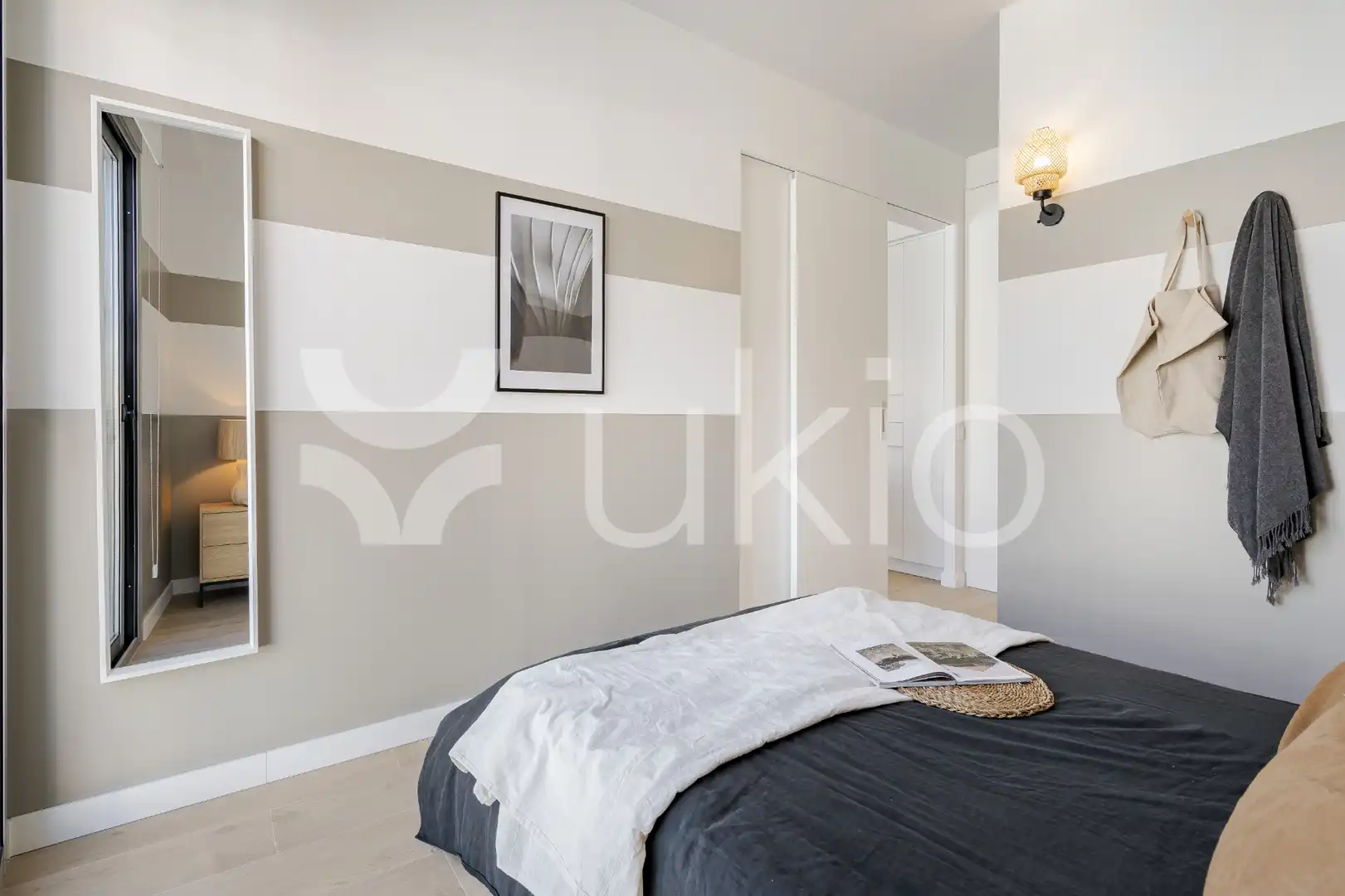 Dormitori de Apartament de lloguer en Madrid amb Aire condicionat, Calefacció i Moblat