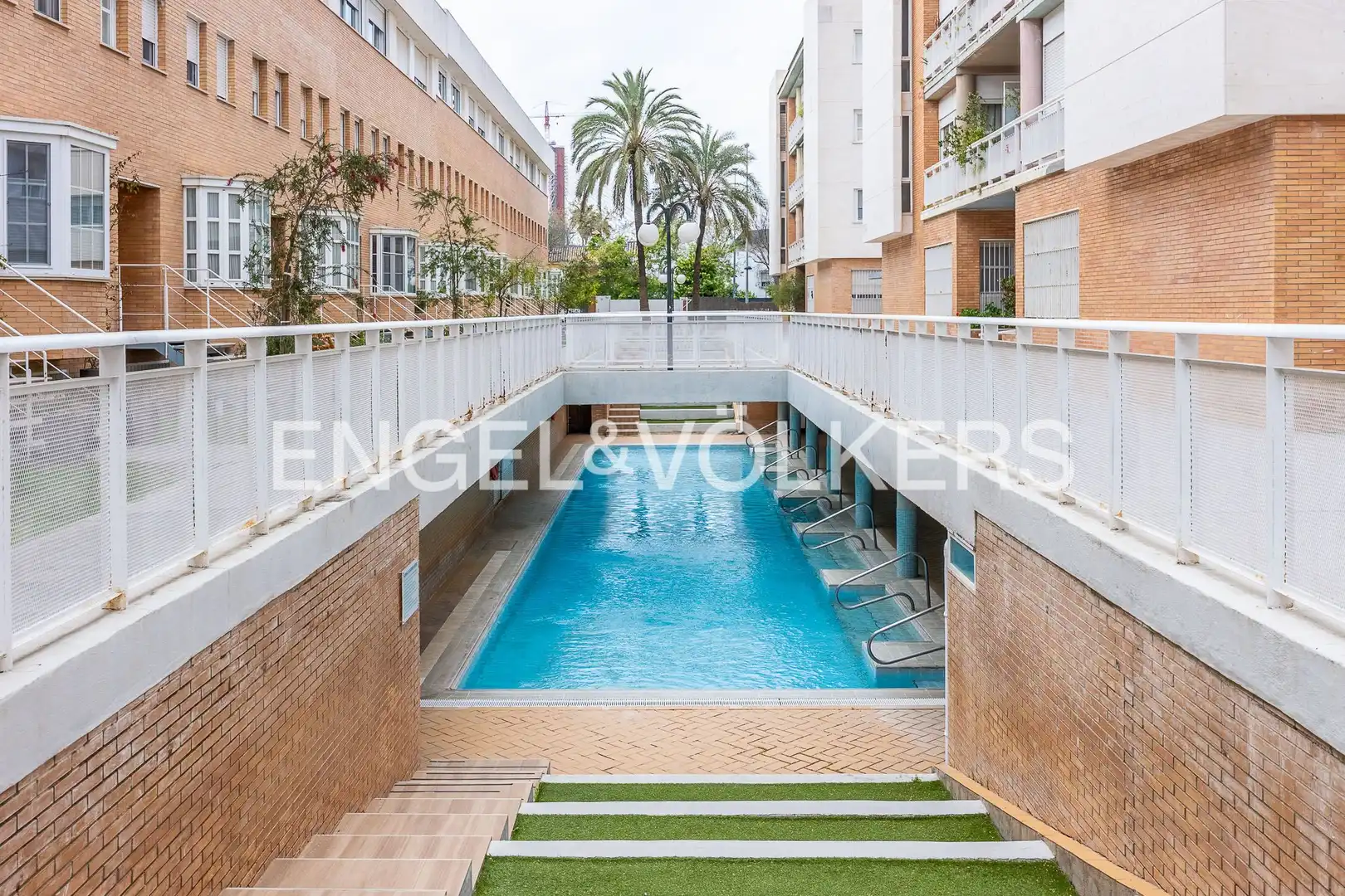 Swimming pool of Houses for sale in Sevilla  with Air Conditioner, Heating and Private garden