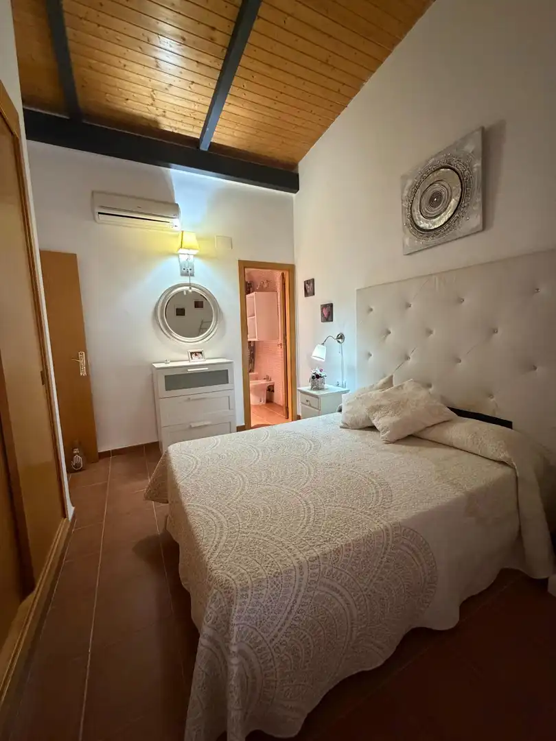 Dormitori de Casa o xalet en venda en El Castillo de las Guardas amb Jardí privat i Piscina comunitària