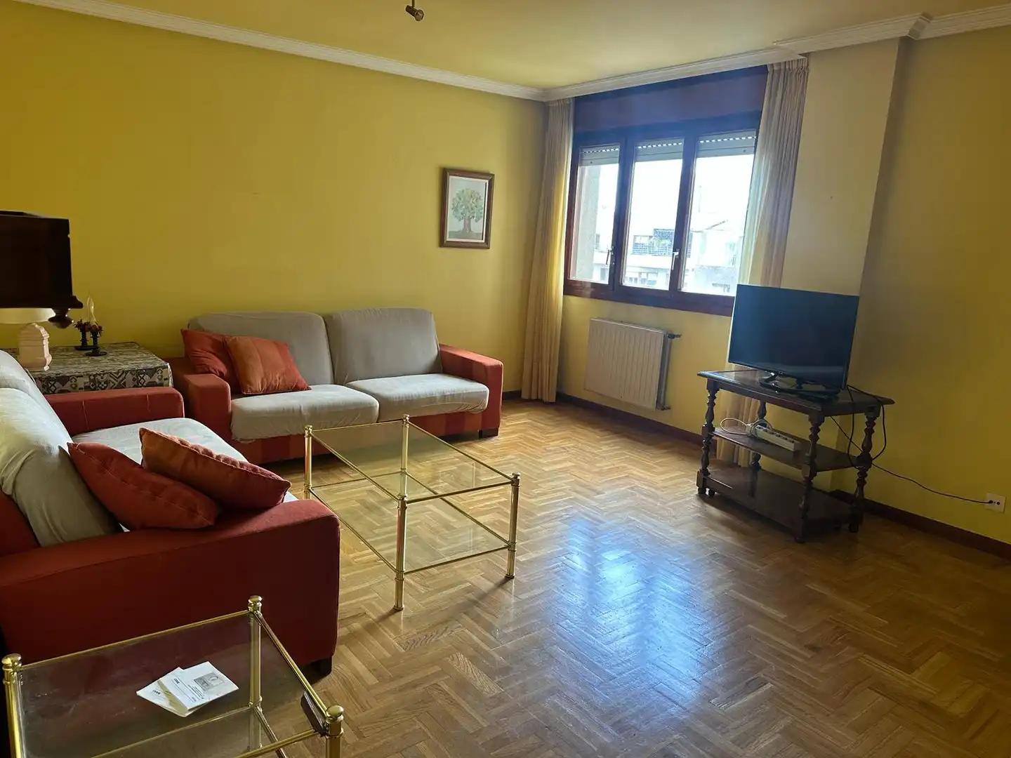 Living room of Flat for rent in Avilés  with Heating, Parquet flooring and Storage room