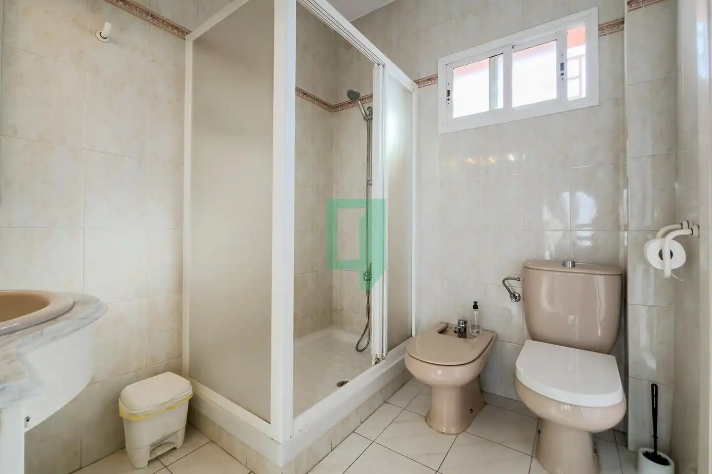 Badezimmer von Maisonette zum Verkauf in Badalona mit Heizung und Terrasse