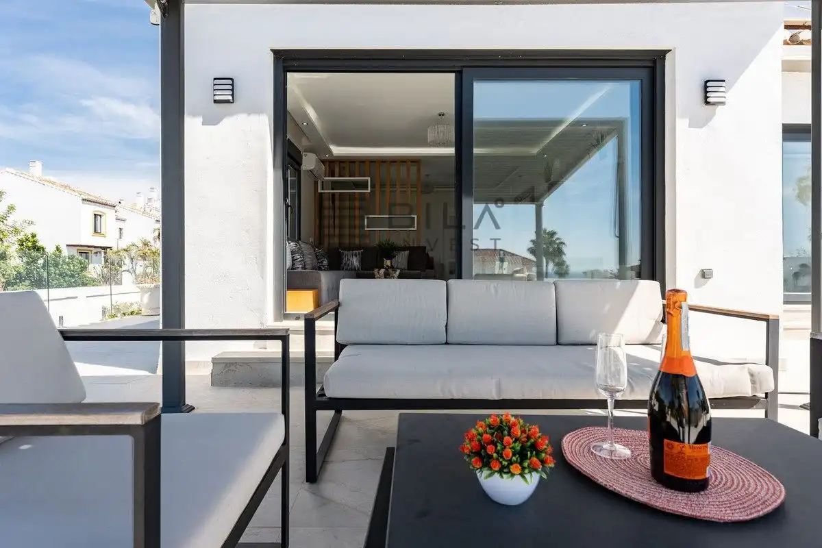 Chalet con piscina en venta en Riviera del Sol, imagen 5