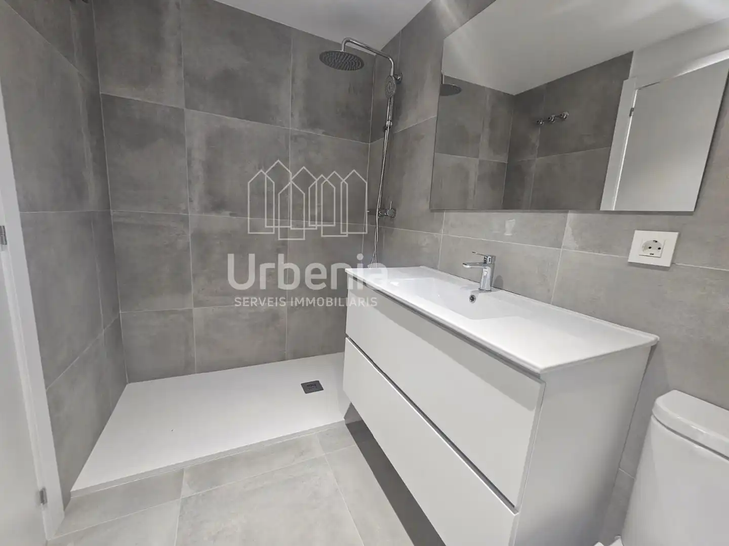 Baño de Piso en venta en Arenys de Mar con Aire acondicionado, Calefacción y Terraza
