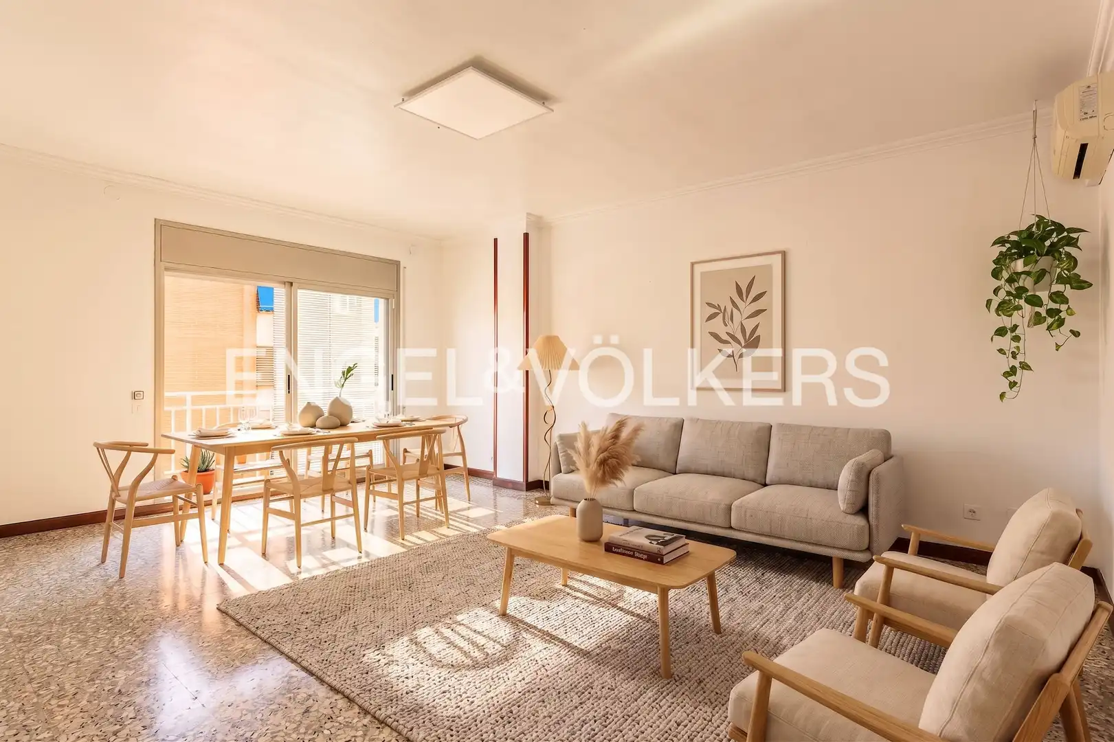 Außenansicht von Wohnung zum Verkauf in Barcelona mit Klimaanlage, Heizung und Terrasse