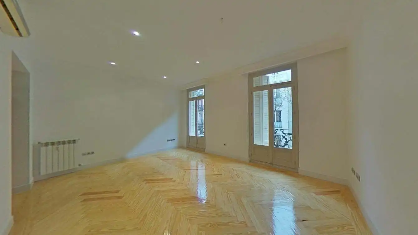 Piso en venta en  Madrid Capital con Calefacción y Parquet