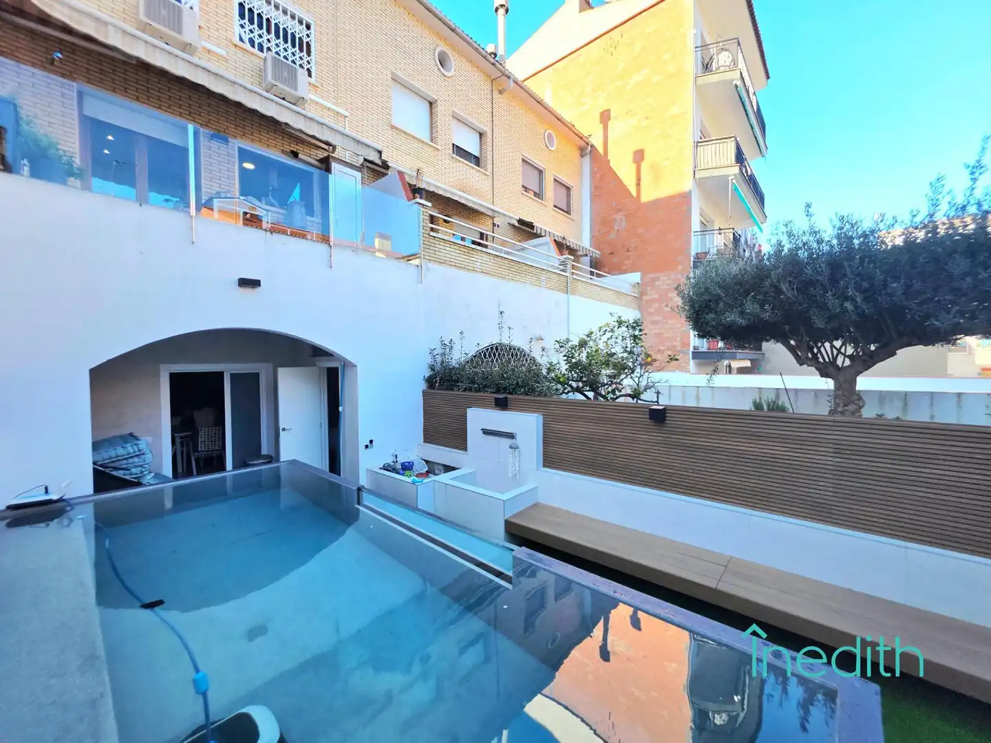 Piscina de Casa adosada en venta en Castelldefels con Aire acondicionado, Calefacción y Jardín privado