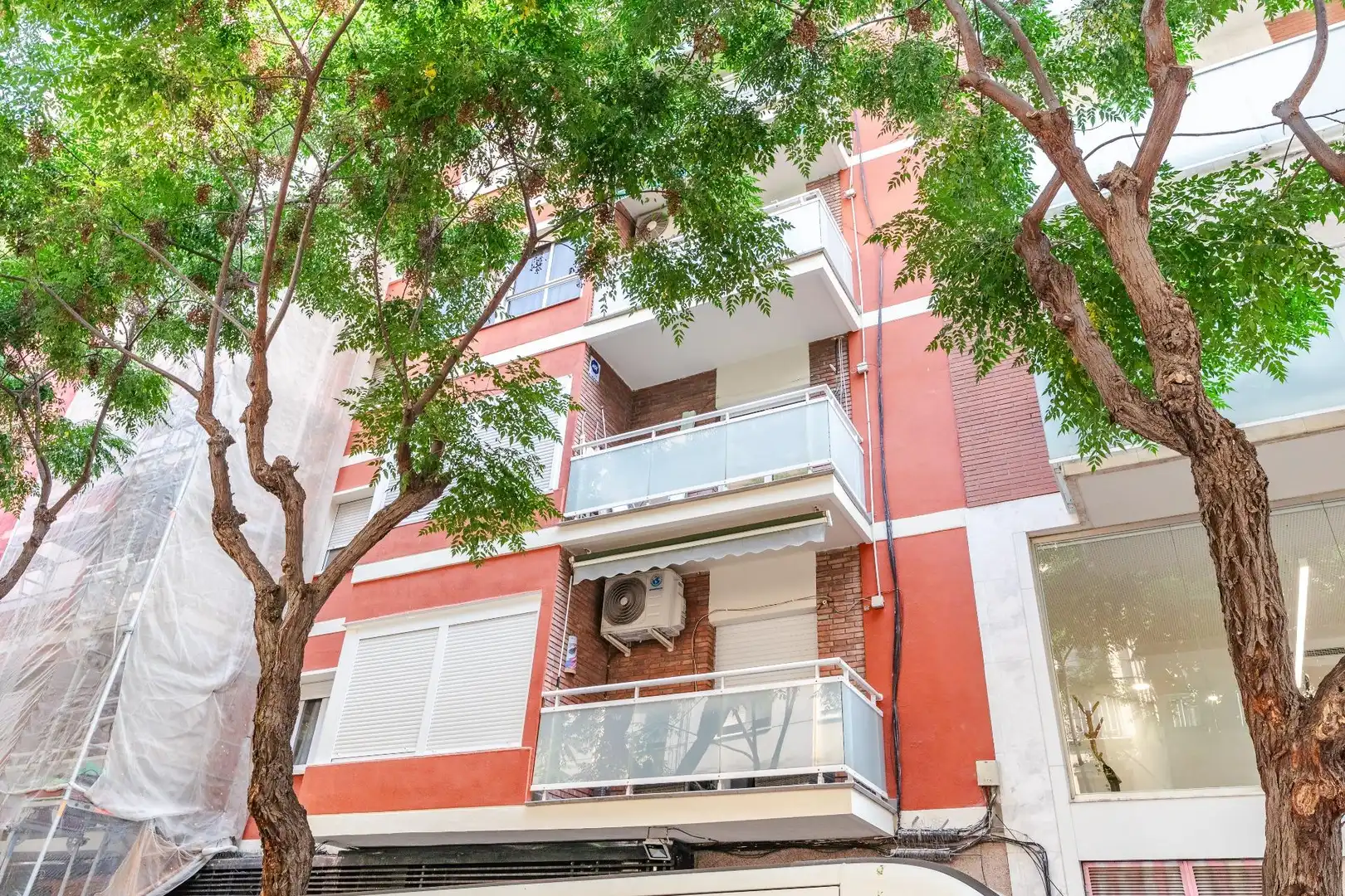 Außenansicht von Wohnung zum Verkauf in Tarragona mit Klimaanlage und Balkon