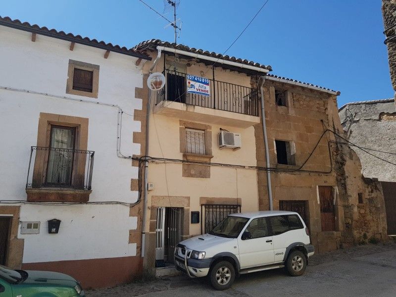 Exterior view of Single-family semi-detached for sale in Perales del Puerto  with Private garden