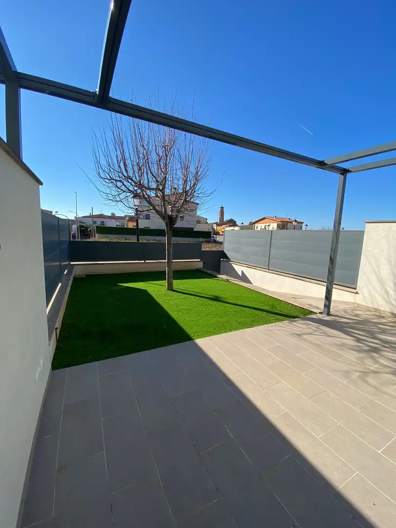 Casa adosada en venta en Carrer dels Prats, 6, Alió