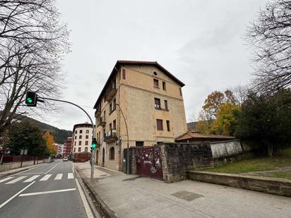 Außenansicht von Wohnung zum verkauf in Legazpi mit Heizung und Balkon