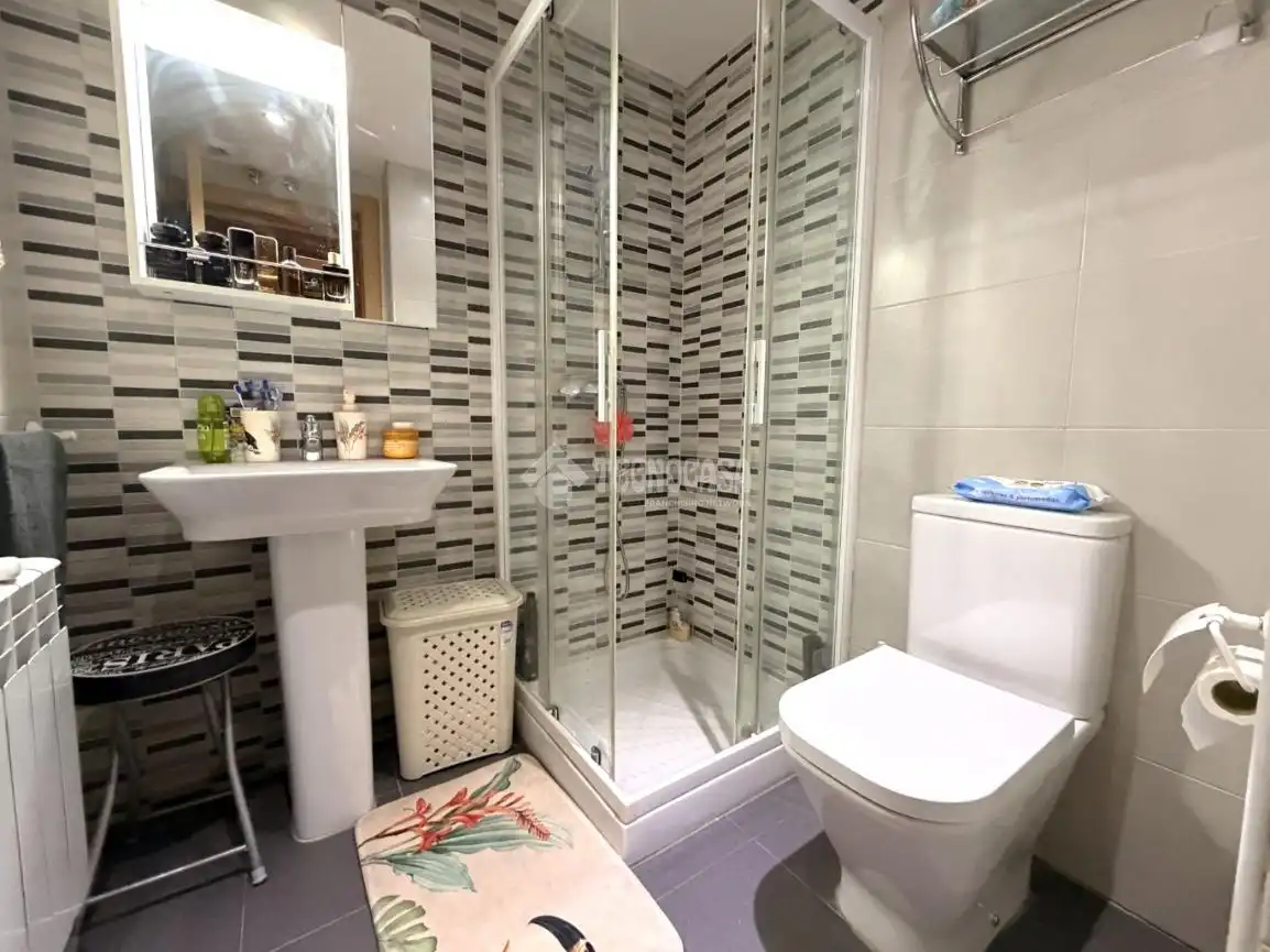 Baño de Piso en venta en Alcalá de Henares con Calefacción, Terraza y Trastero