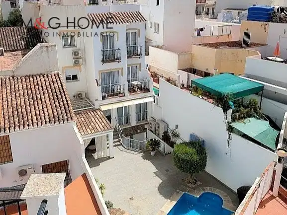 Außenansicht von Maisonette zum Verkauf in Nerja mit Terrasse, Abstellraum und Möbliert