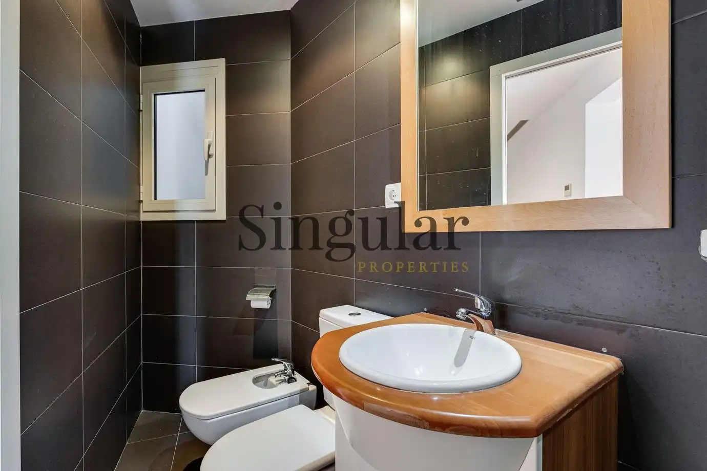 Baño de Piso en venta en Barcelona con Calefacción y Balcón
