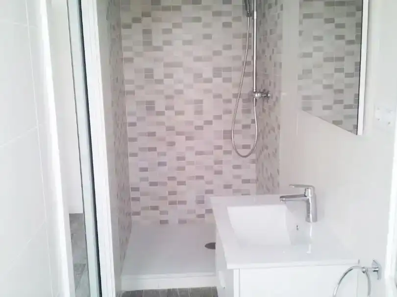Baño de Dúplex de alquiler en Mataró con Aire acondicionado, Parquet y Balcón
