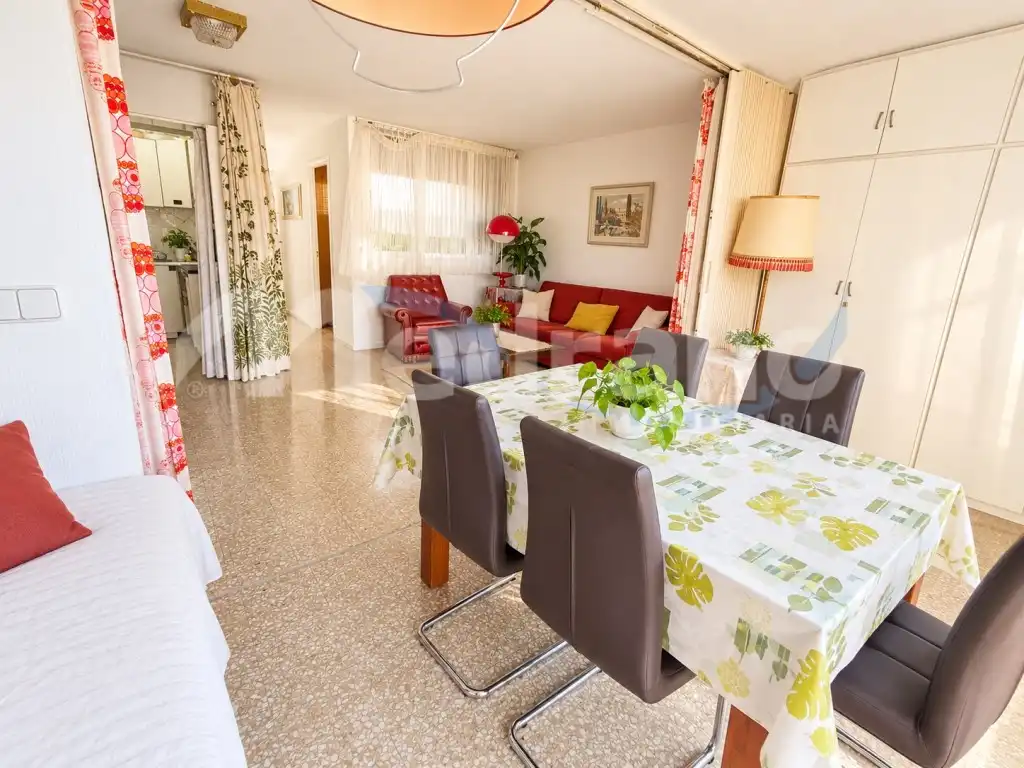 Sala de estar de Apartamento en venta en Benidorm con Terraza, Piscina y Piscina comunitaria