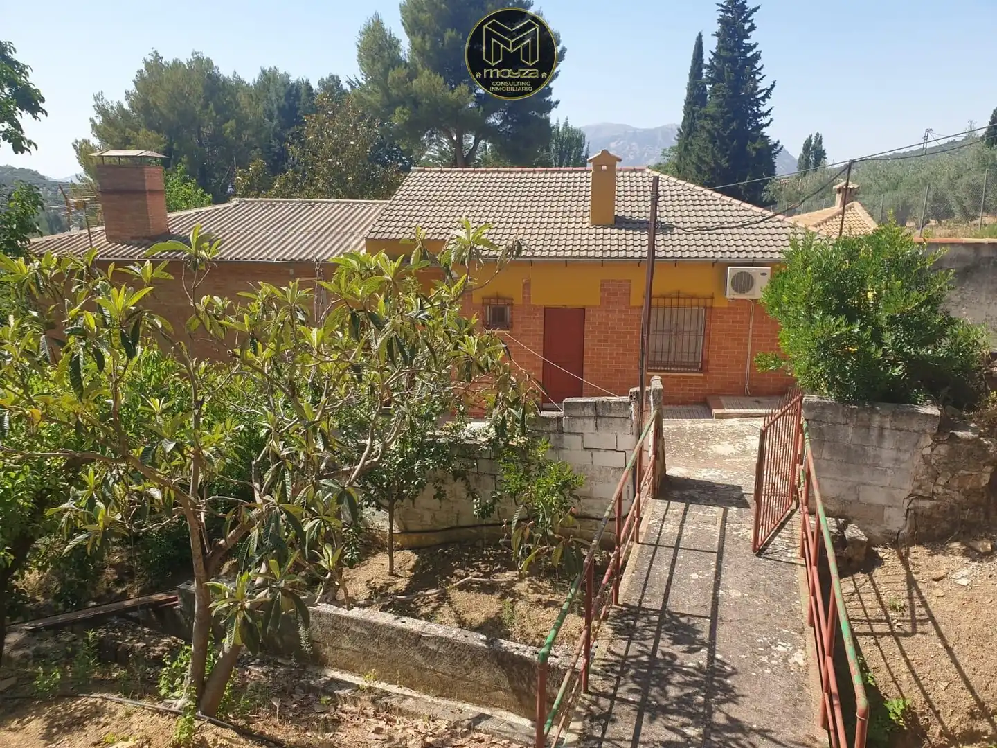 Vista exterior de Casa o xalet en venda en Andújar amb Aire condicionat, Calefacció i Piscina