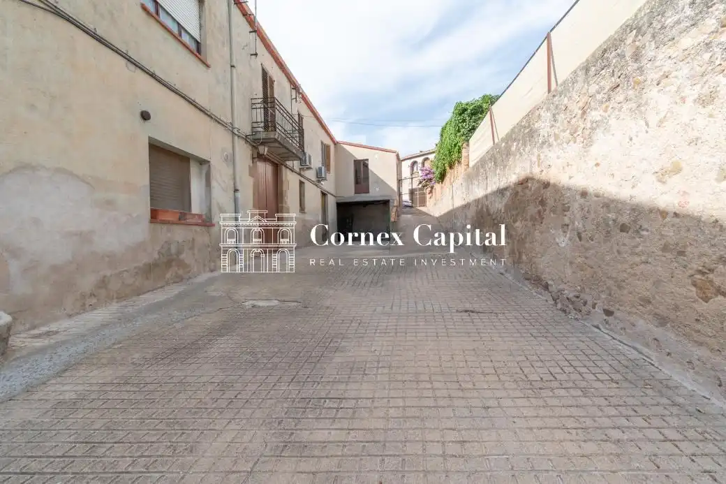 Vista exterior de Finca rústica en venda en Ullastret amb Jardí privat, Terrassa i Traster