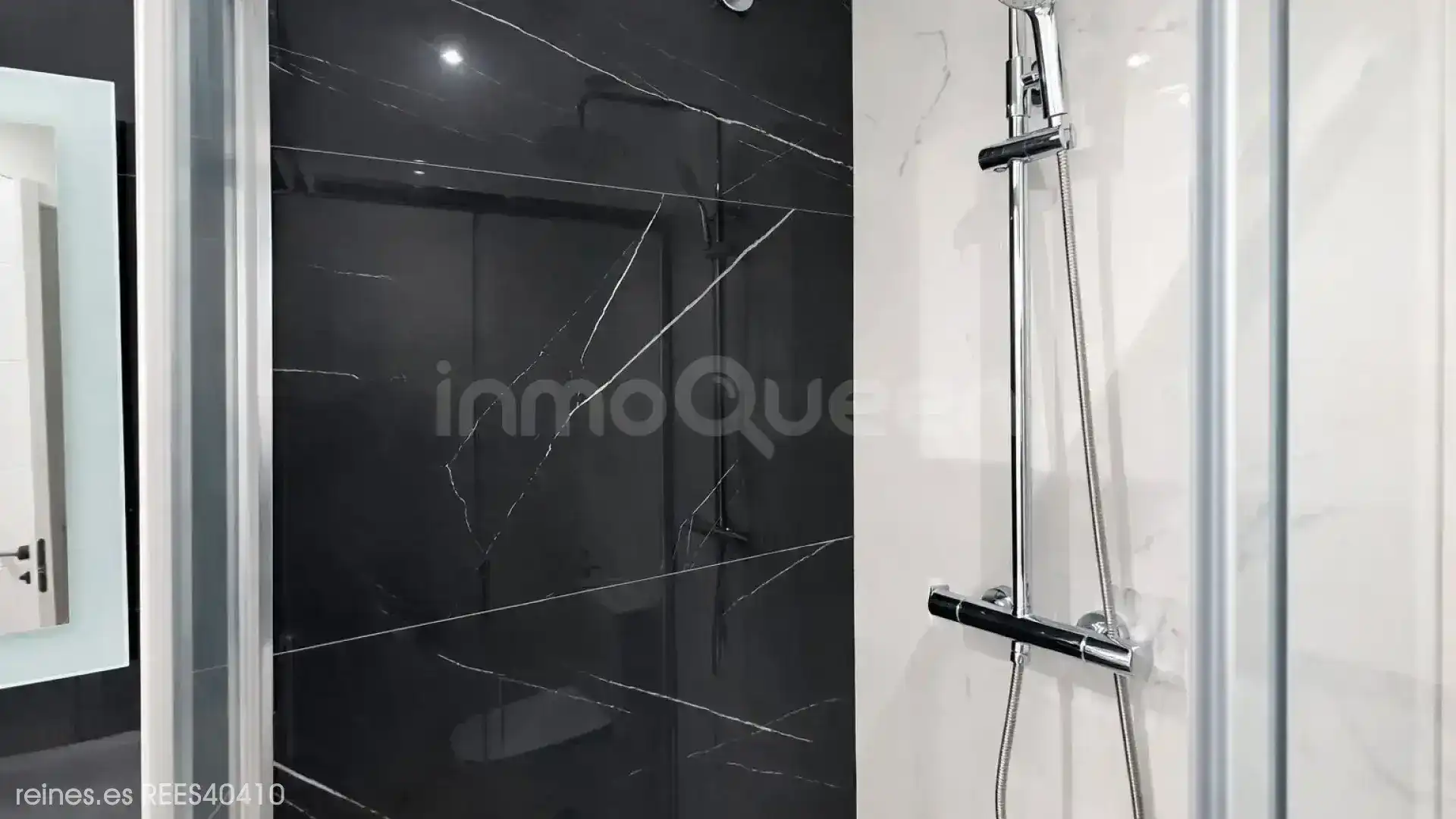 Bathroom of Flat for sale in Zaragoza  with Heating, Terrace and Furnished