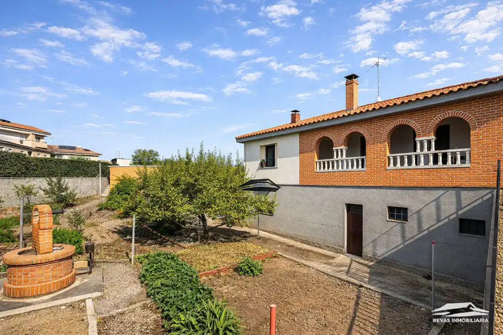 Exterior view of Houses for sale in Juzbado  with Heating, Terrace and Storage room