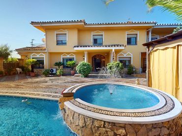 Villa con balcone in vendita a Periurbano Oeste - Sierra
