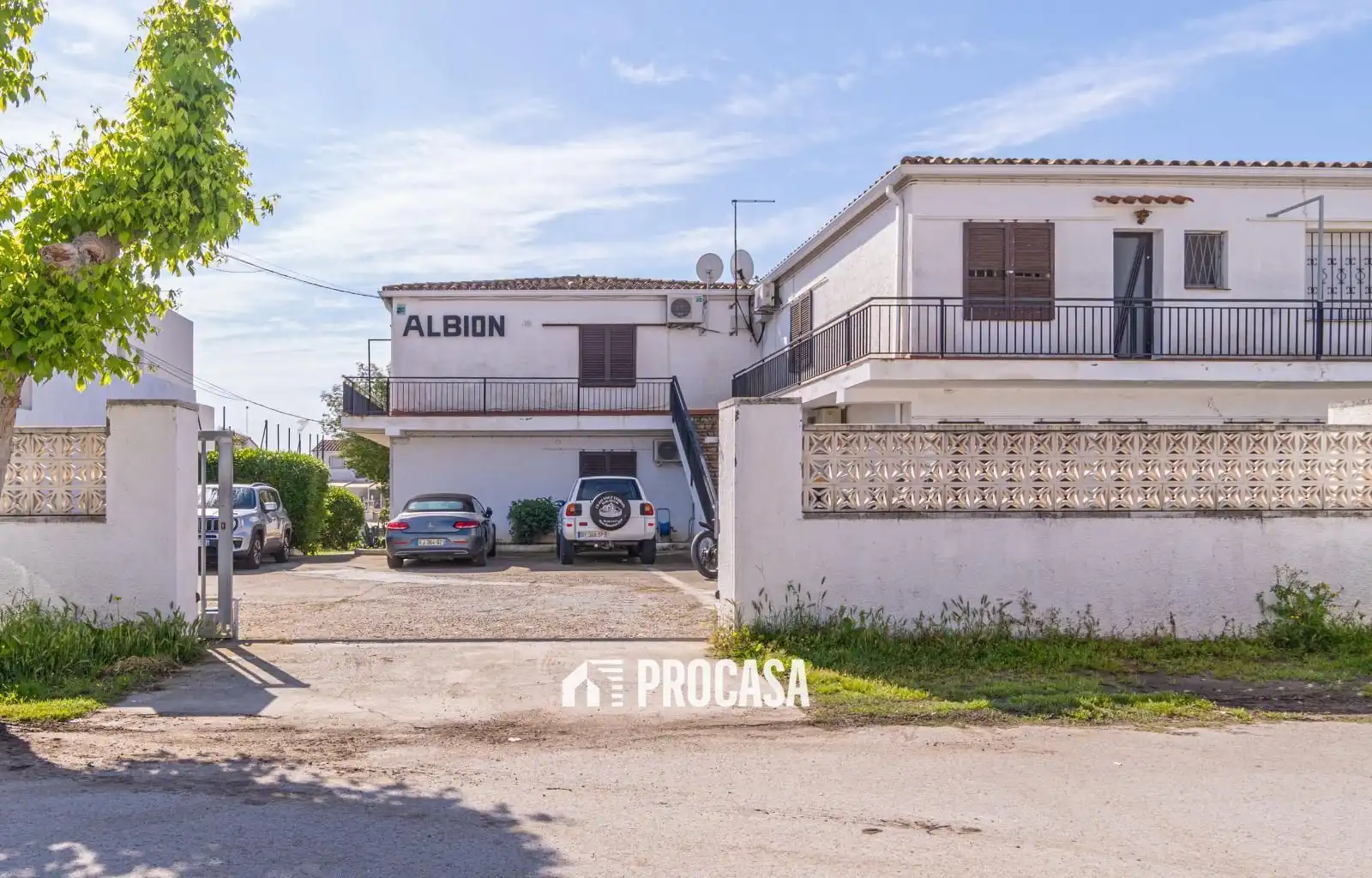 Außenansicht von Wohnung zum Verkauf in Empuriabrava mit Klimaanlage, Heizung und Terrasse
